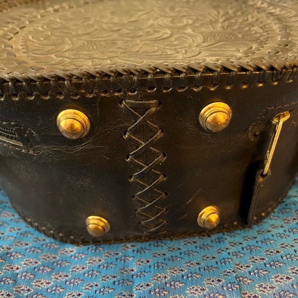 Mary Alice Palmer design handcrafted tooled leather round bag in black - Picture 3 of 14